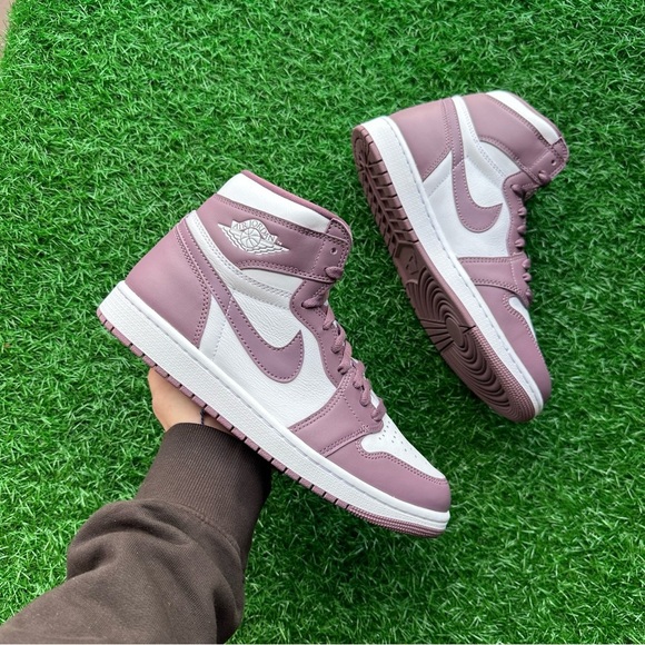 Nike Air Jordan 1 Retro High Og DZ5485105 White / Sky J Mauve - Picture 5 of 10